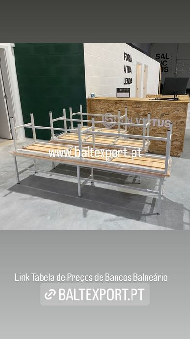 Banco Balneário Corrido Ripas Pinho Compacto Fenólico Para Vestiários