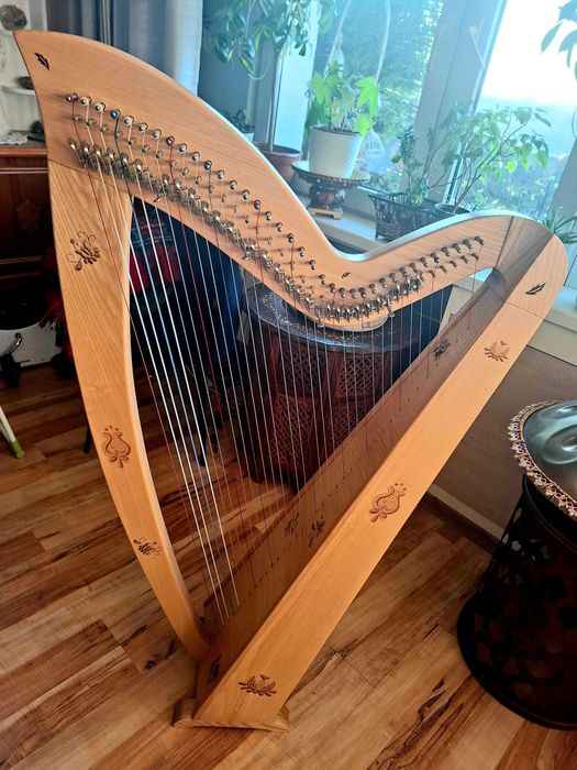 Sprzedam dużą harfę celtycką 36 strun