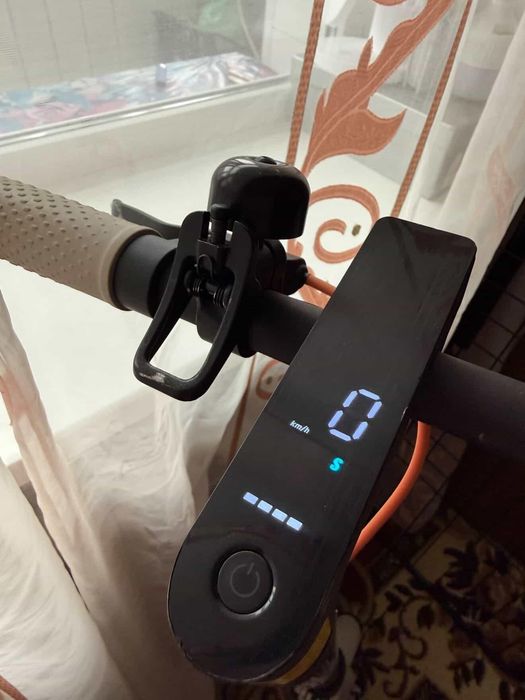 Електросамокат в чудовому стані