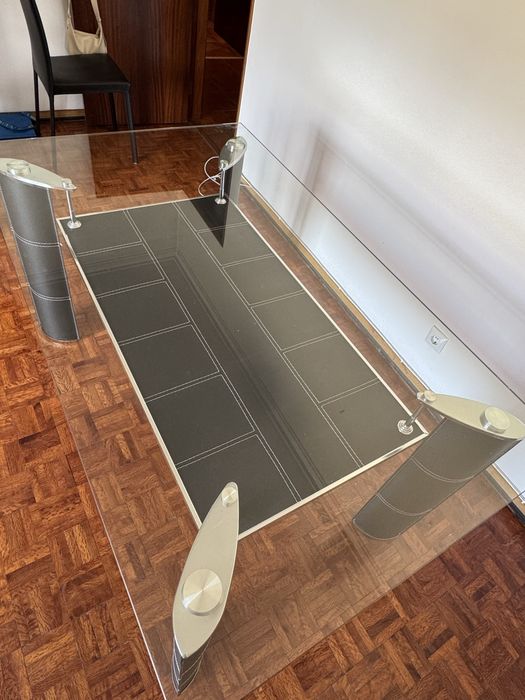 Conjunto mesa e cadeiras de jantar