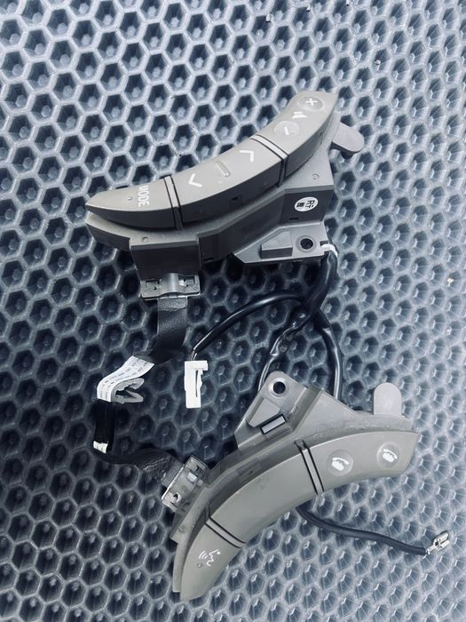 Продам кнопки руля toyota land cruiser 100, peado 120, gx470, lx470