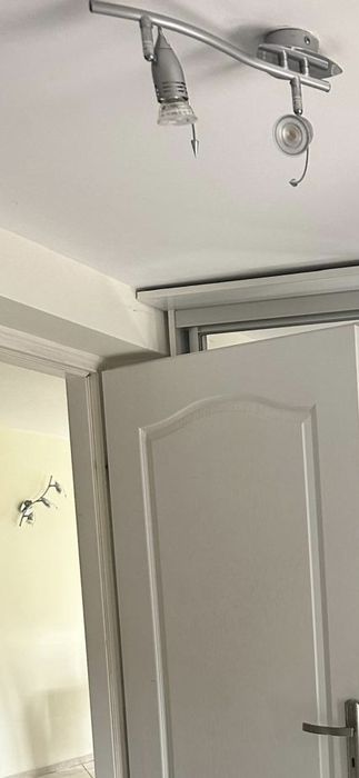 Żyrandol lampa kinkiet w kolorze srebrnym różne rodzaje