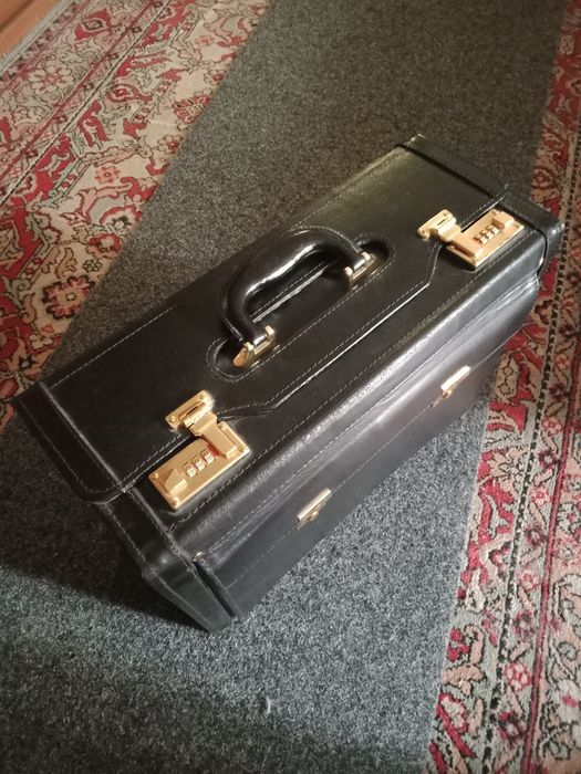 Портфель - соквояж