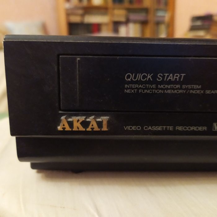 Видеомагнитофон AKAI 425