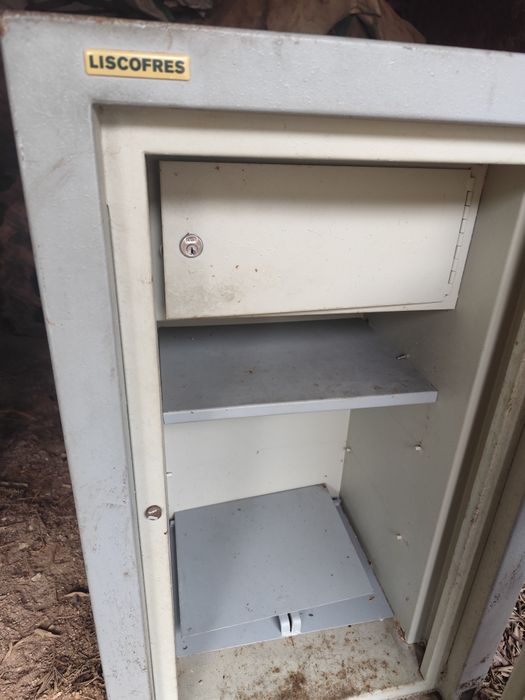 Cofre grande com segredo