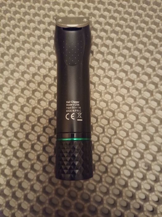 Профессиональная машинка для стрижки VGR V-256