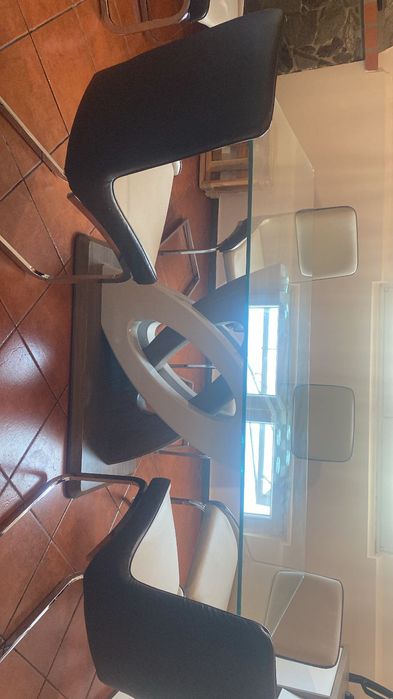Mesa e 6 cadeiras