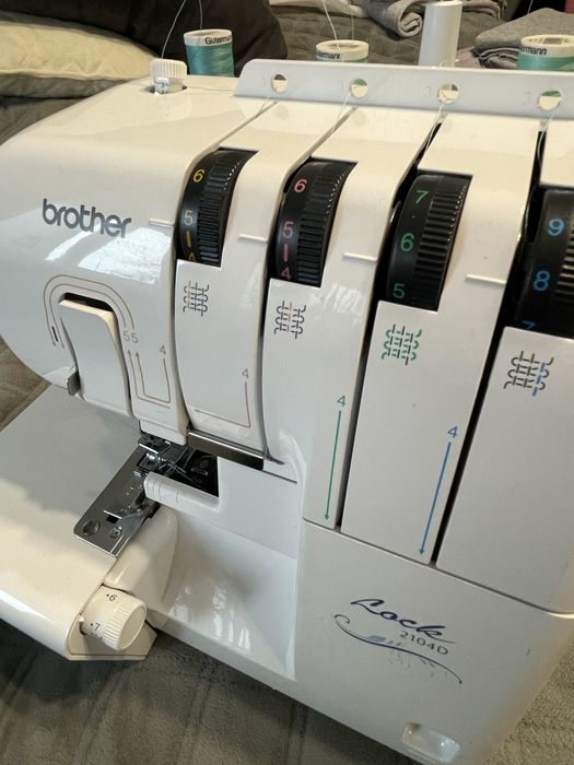 Оверлок машинка б/у