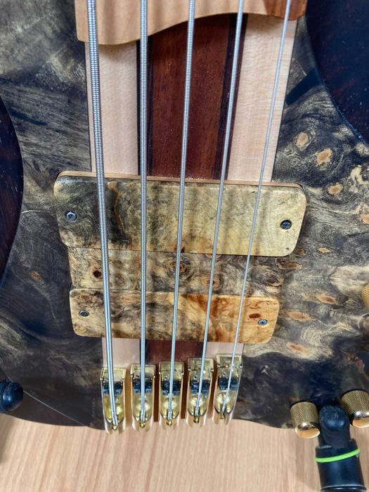 MGBass Desert Buckeye Burl 5 cordas