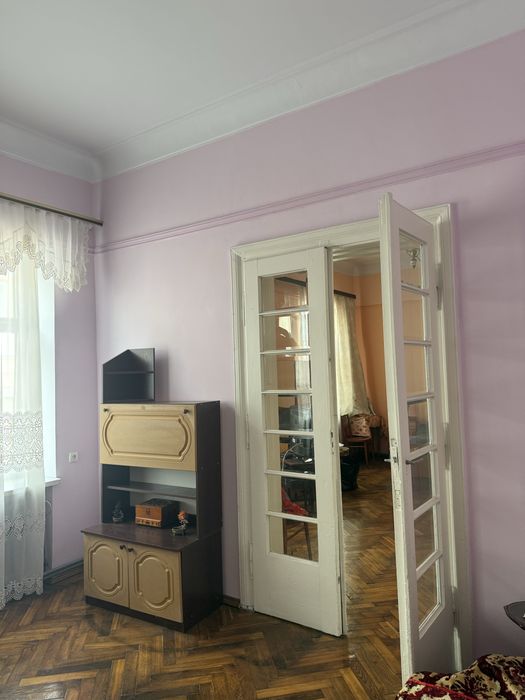 Продається 4кімнатна квартира в центрі вул. Головна