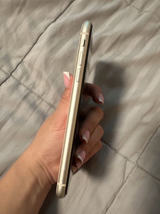 iPhone 11 в хорошому стані