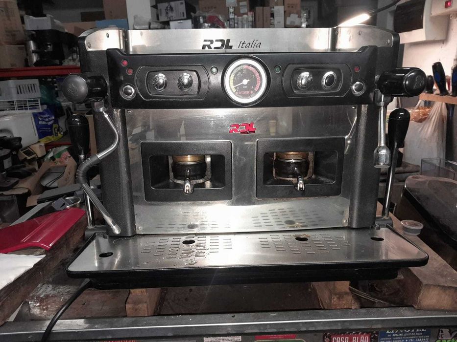 Maquinas de pastilha de café industrias com caldeira de vapor e água.