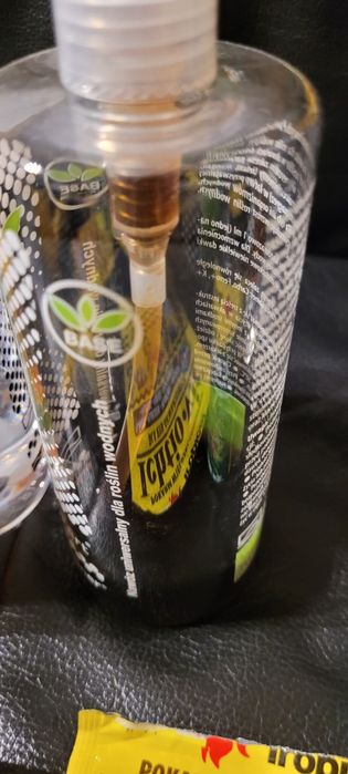 Chemia oraz pokarm do akwarium