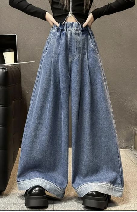 Широкі джинси на дівчинку