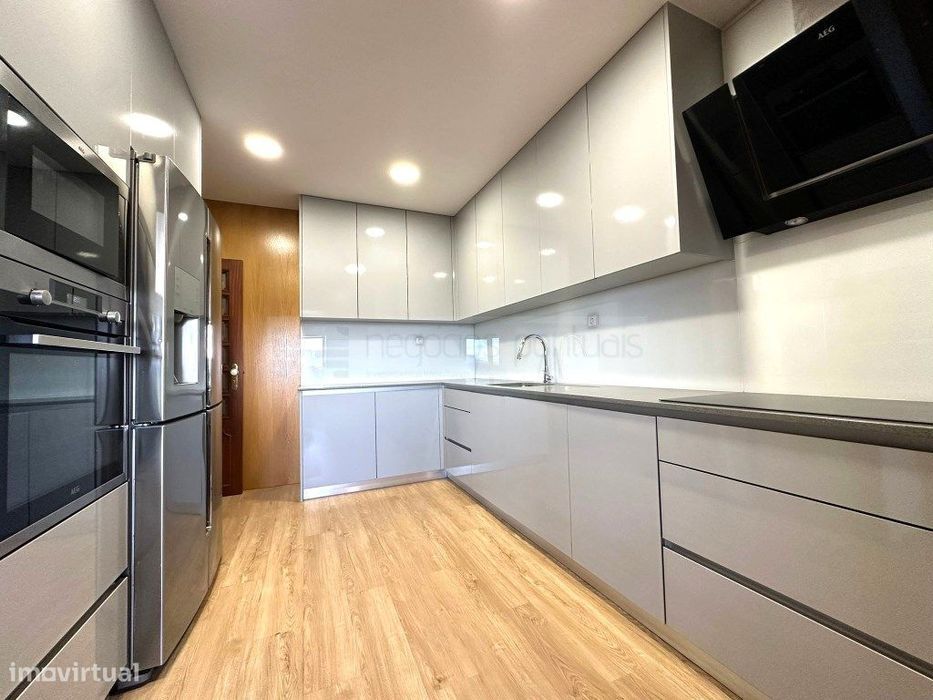 Apartamento T3 ultimo andar com terraço e marquise, garagem individ...