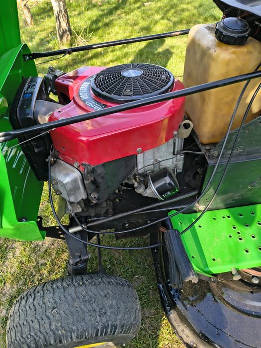 Traktorek kosiarka 2 cylindry w układzie "V" Bricks&Stratton Vanguard Mtd Columbia