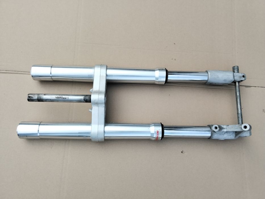 Zawieszenie przednie lagi sztyca Derbi GPR 50 125