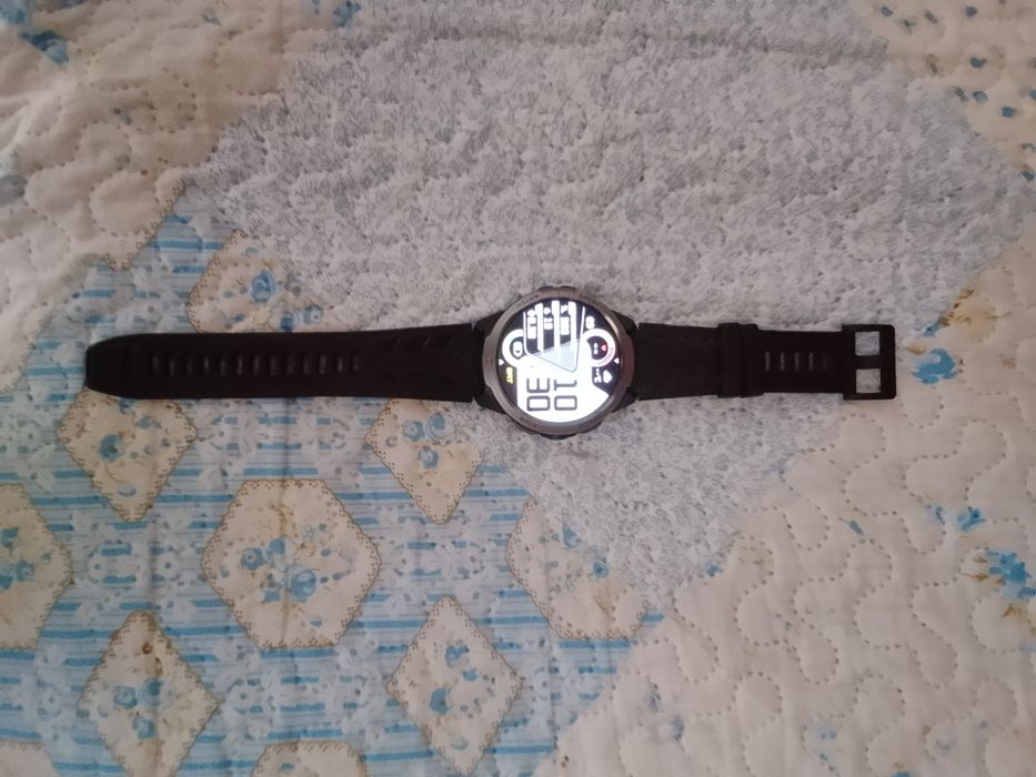 Smartwatch. D.  F.  !