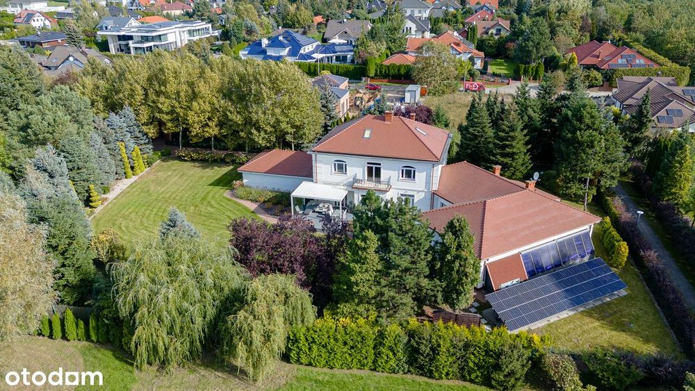 Wyjątkowy dom z basenem w otoczeniu zieleni, na strzeżonym osiedlu