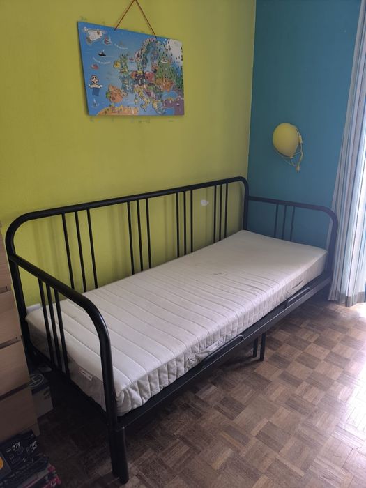 Cama de solteiro  em ferro
