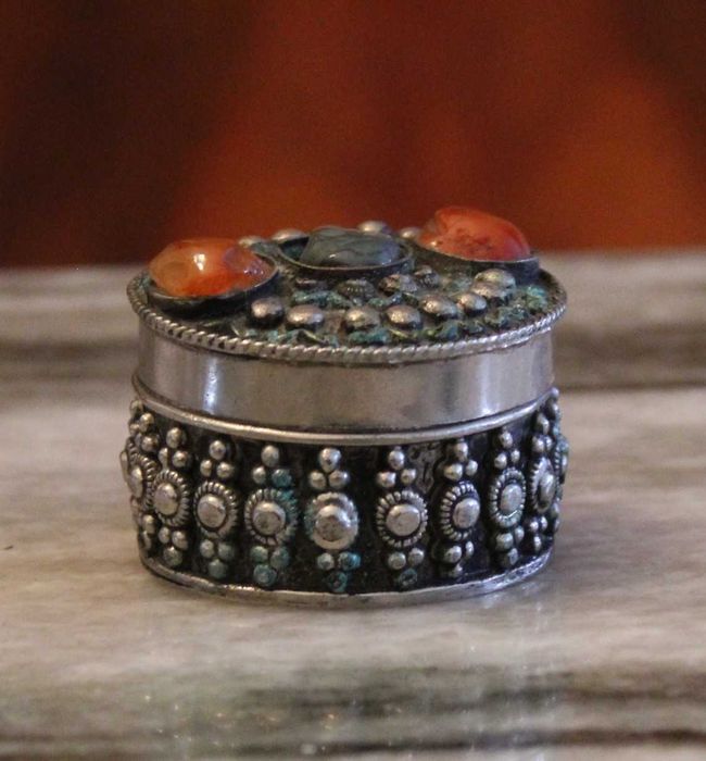 Caixa de comprimidos berbere marroquina antiga - trabalho artesanal