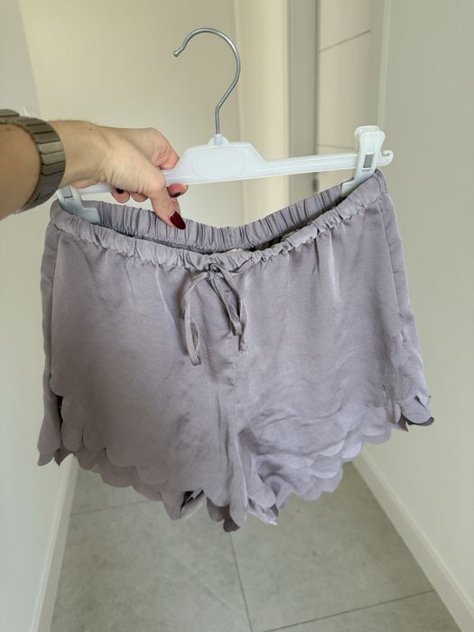 H&M spodenki do spania satynowe liliowe z falbankami na dole xs 34
