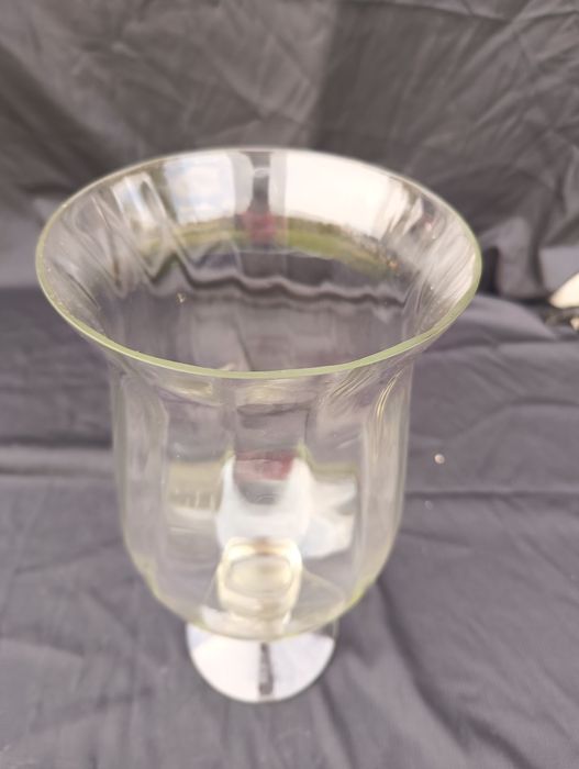 Szklany kielich wazon.