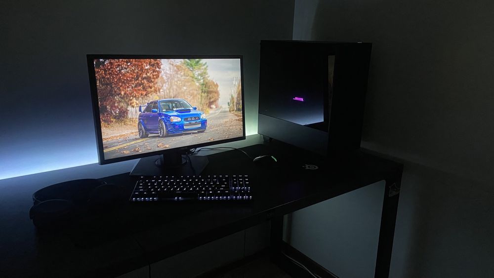 Komputer gamingowy z akcesoriami