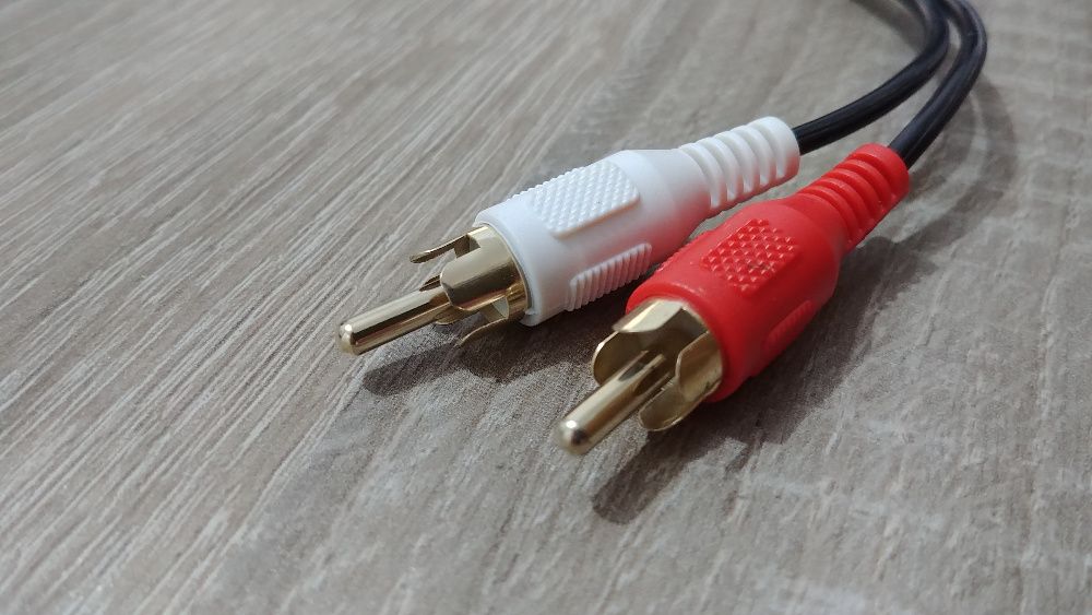Adaptador LINDY 3.5mm femea 2x RCA macho