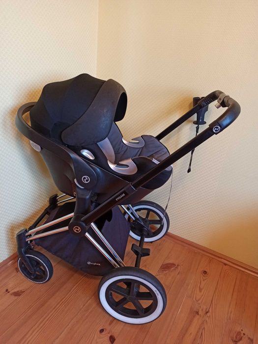 Коляска Cybex Priam Manhattan Grey 3 в 1 є повний комплект.