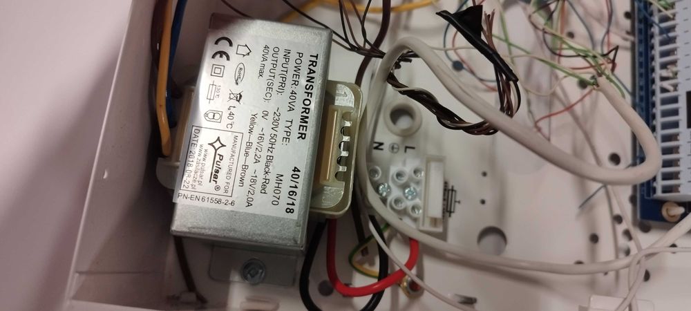 Alarm z klawiaturą i pilotem antynapadowym