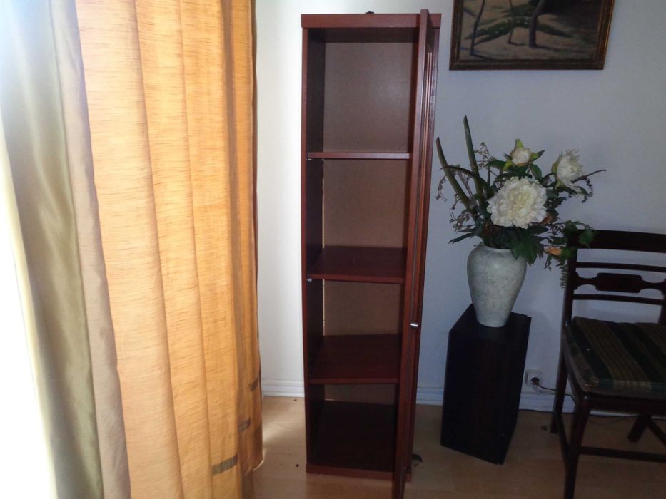 Vitrine com prateleiras castanha escura 150-x38x41 cm