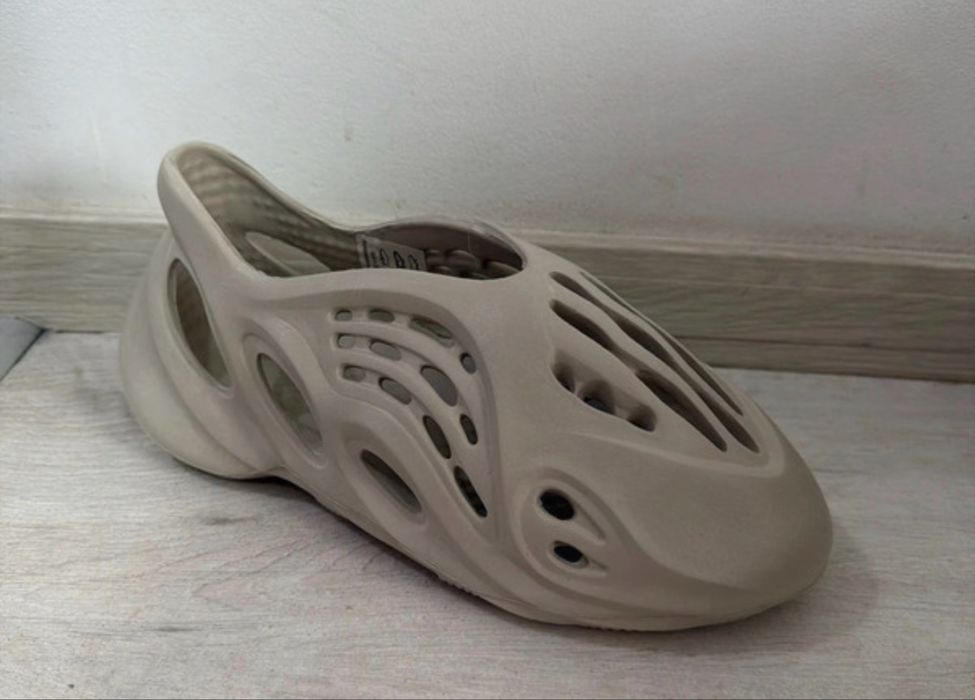 Yezzy Slide Runner