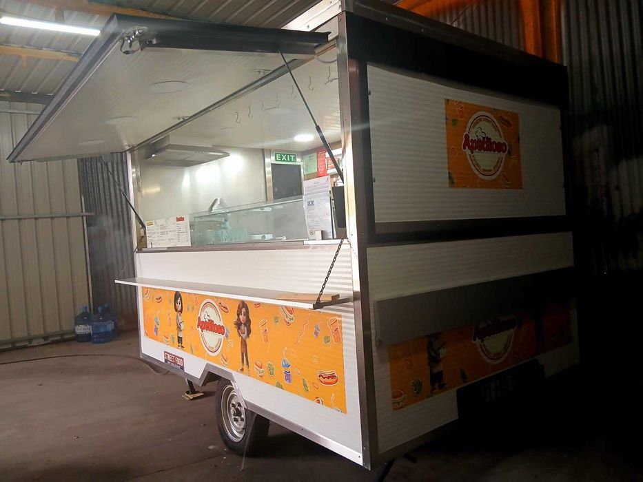 ROULOTE STREET FOOD 3x2 pronta a trabalhar