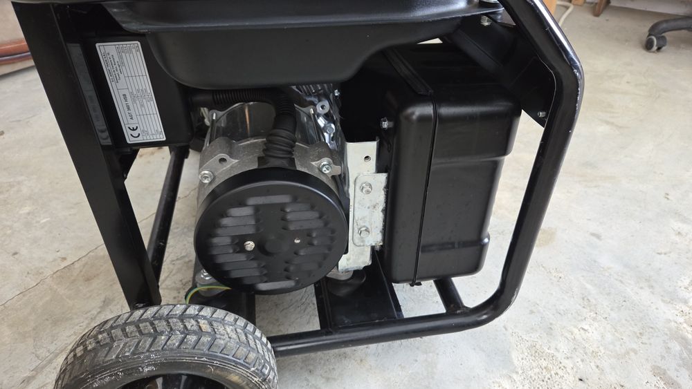 Продам бензиновий генератор