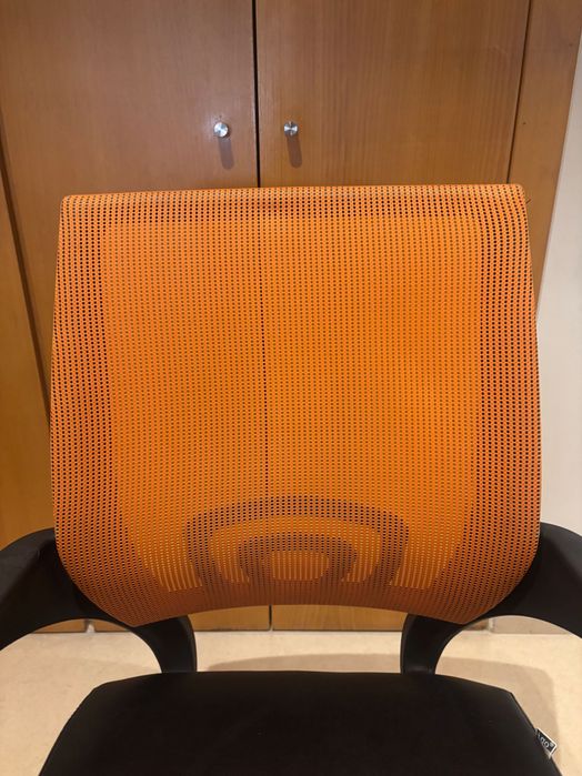 Cadeira escritório giratória em óptimo estado