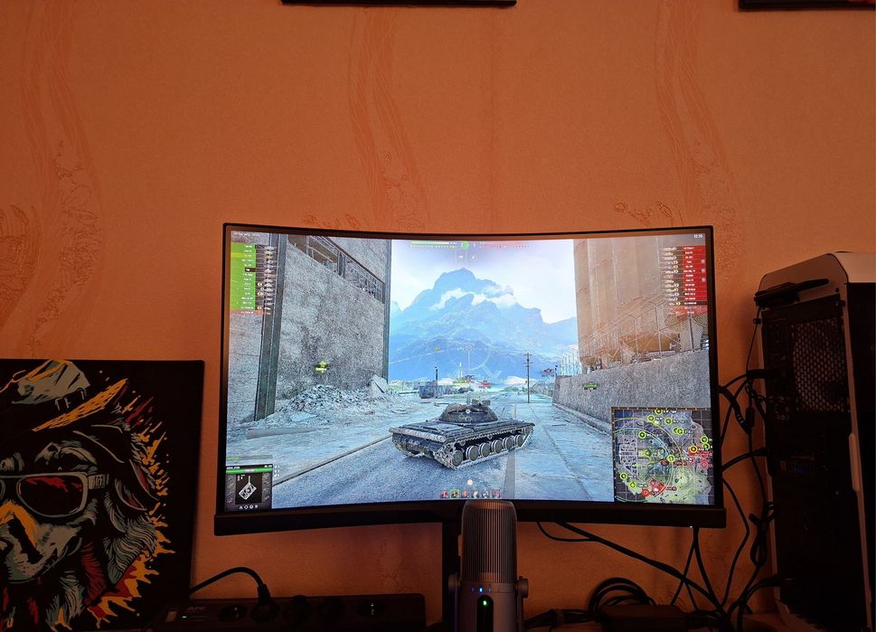 Комп'ютер  - підходить як для ігор, так і для роботи.