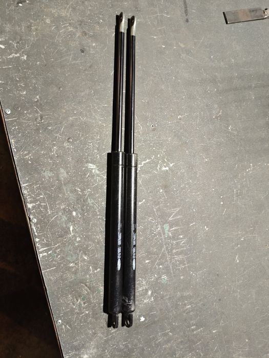 Siłowniki gazowe 500mm 900N