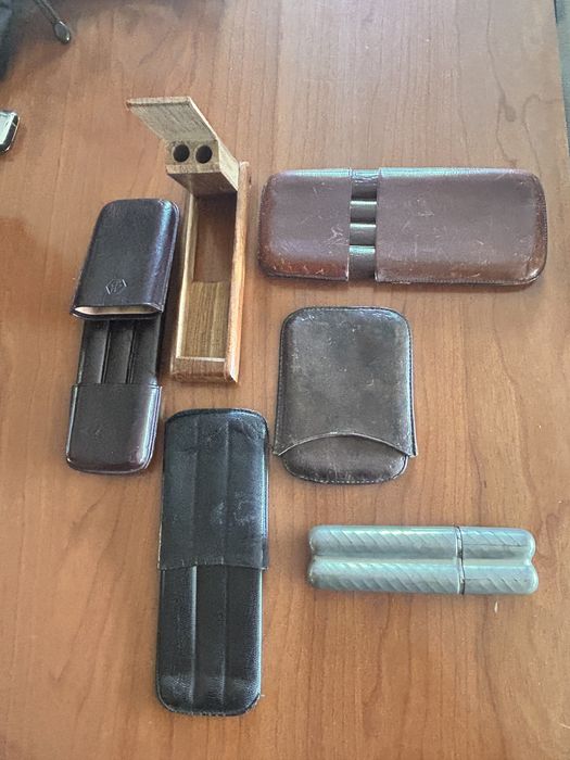 Lote charuteiras pele , madeira e pele , peças vintage