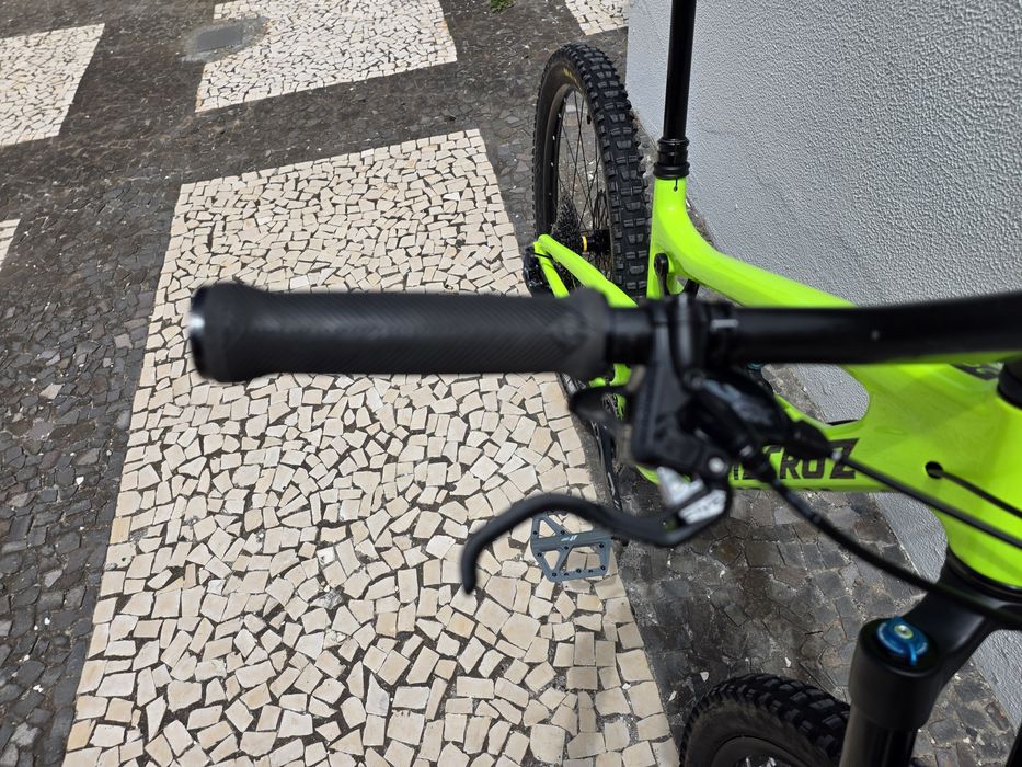 SANTA CRUZ Nomad Carbon 27.5 M