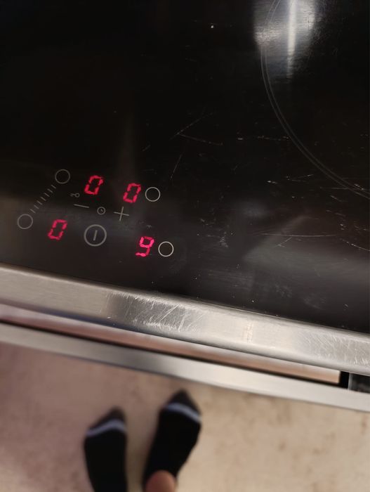 Kuchenka indukcyjna z piekarnikiem