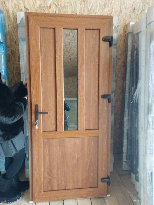 Двері вхідні (200см на90см)
