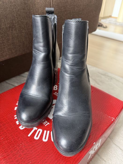 Buty botki na słupku