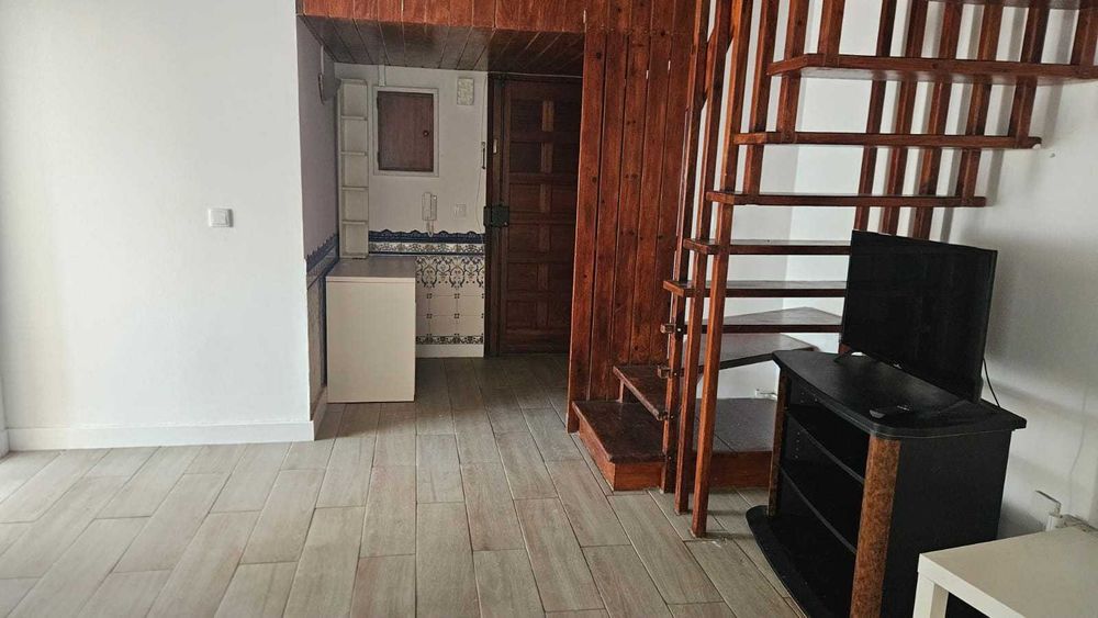 T4+1 Duplex 144 m2 Santo António dos Cavaleiros, Loures