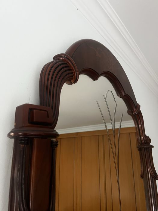 Cómoda Clássica em Madeira + Espelho Grande