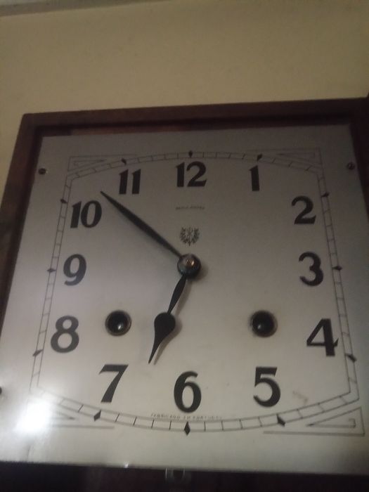Relógio em bom estado