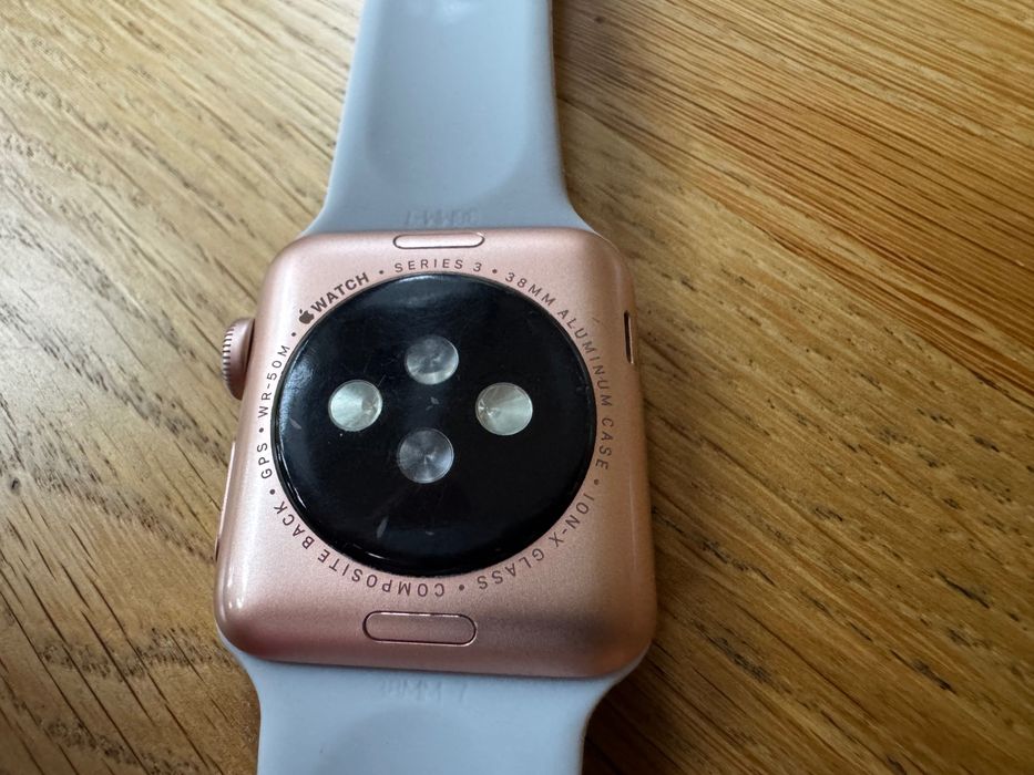 Продам годинник Apple Watch та навушники AirPods