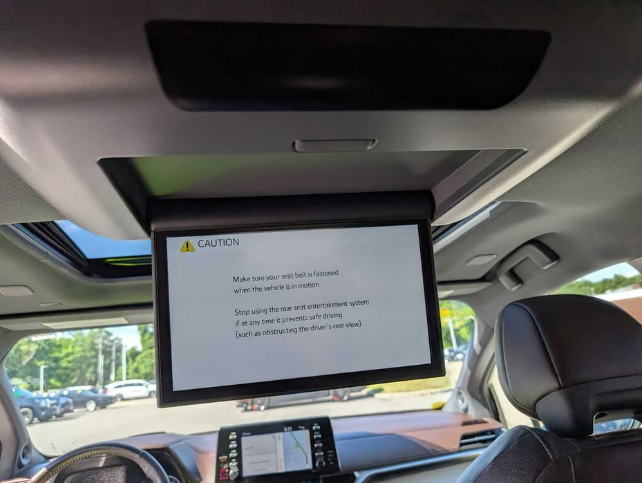 Toyota Sienna Platinum 7-Passenger      2023