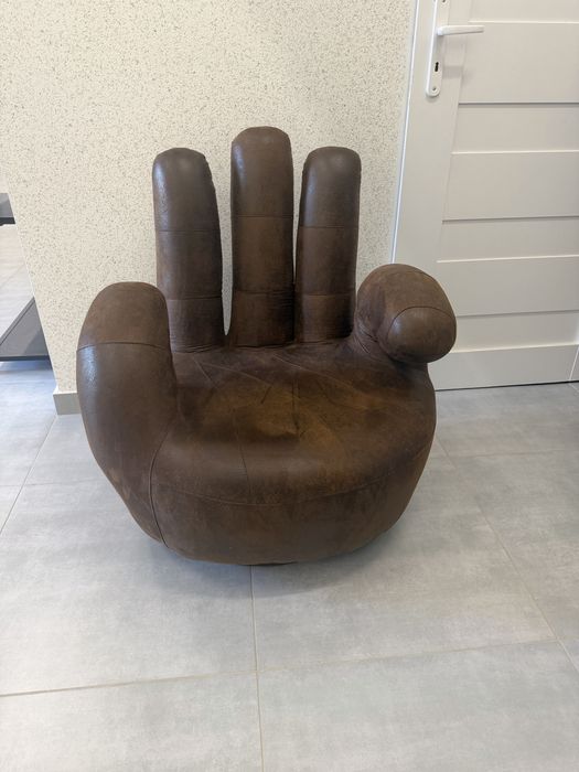 Fotel ręka kolor brazowy, stan idealny