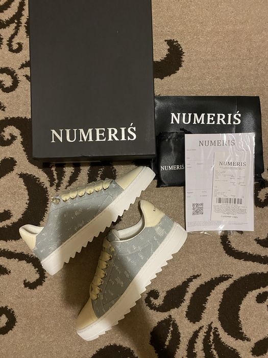 Кросівки Numeris {42}